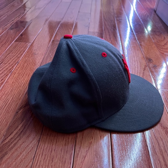 Fitted Yankees Cap - Picture 4 of 6